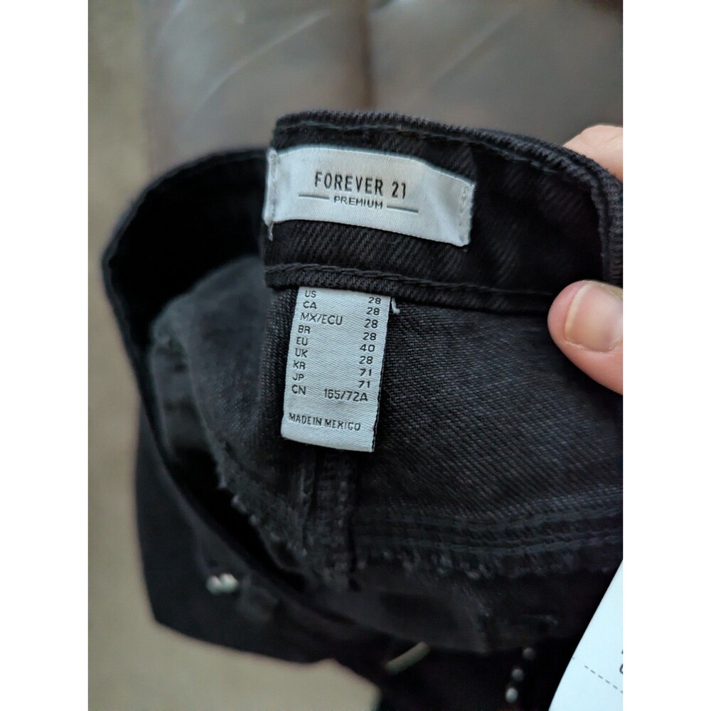 Forever 21 Premium NWT Black Studded Denim Distressed 100% Cotton Shorts Size 28 - Picture 3 of 7